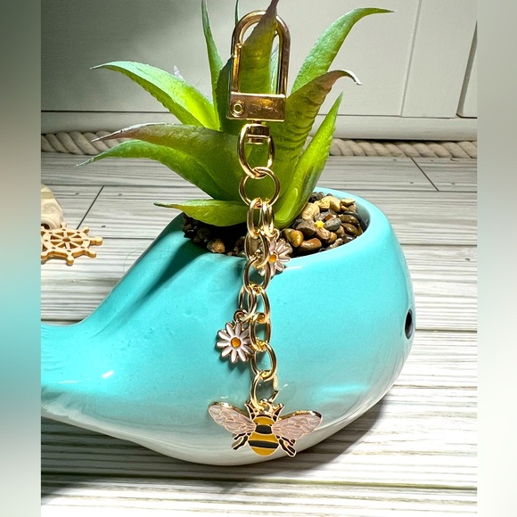 NEW! Bumble Bee and Daisy Bag Charm - Picture 2 of 5